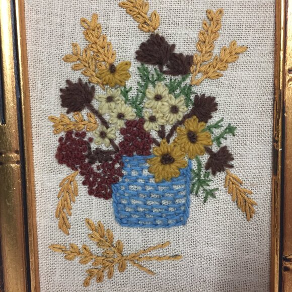 Vintage Crewel Embroidery Picture Wildflower Bouquet Framed - Picture 5 of 7